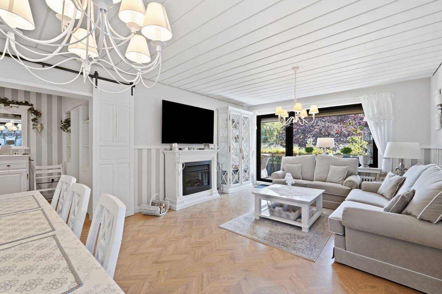 Charmante 4-Zimmer-Eigentumswohnung mit zwei Balkonen und Garage in gepflegter Wohnanlage, 41540 Dormagen