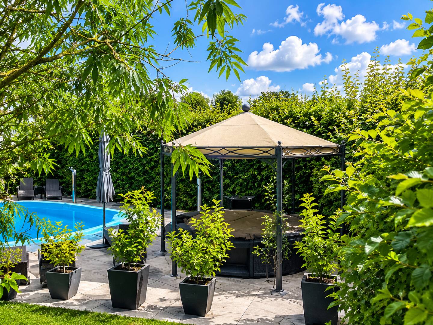 Ihr privates Urlaubsparadies: Modernisierter Bungalow mit Welnessgarten und Wohlfühloase, 41836 Hückelhoven