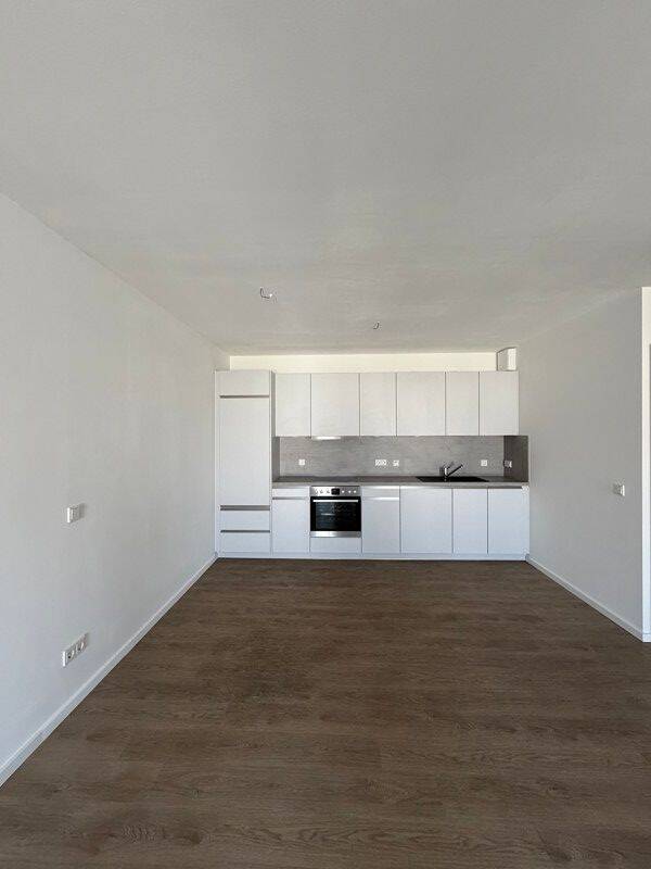 Moderne 2-Raum-Wohnung mit Einbauküche und Balkon