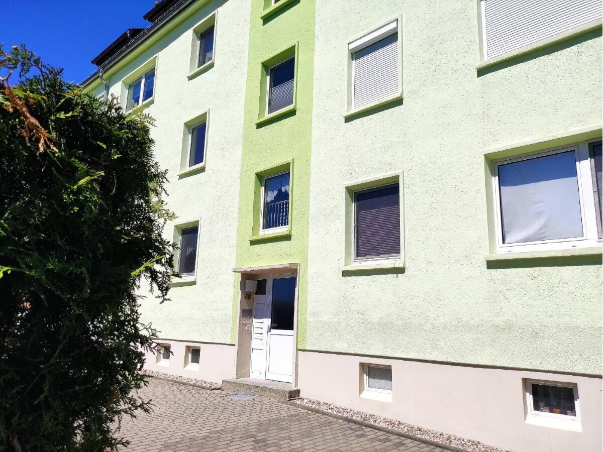 Günstiger geht nicht – 3 Zimmer inklusive Stellplatz auf dem Land, 4808 Thallwitz