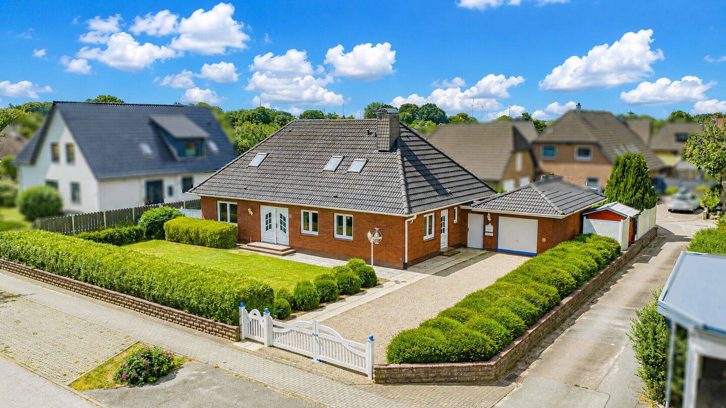 Wanderup:  Gepflegtes Einfamilienhaus mit ca. 230 qm Wfl./Nfl., großem Grundstück und viel Potenzial, 24997 Wanderup