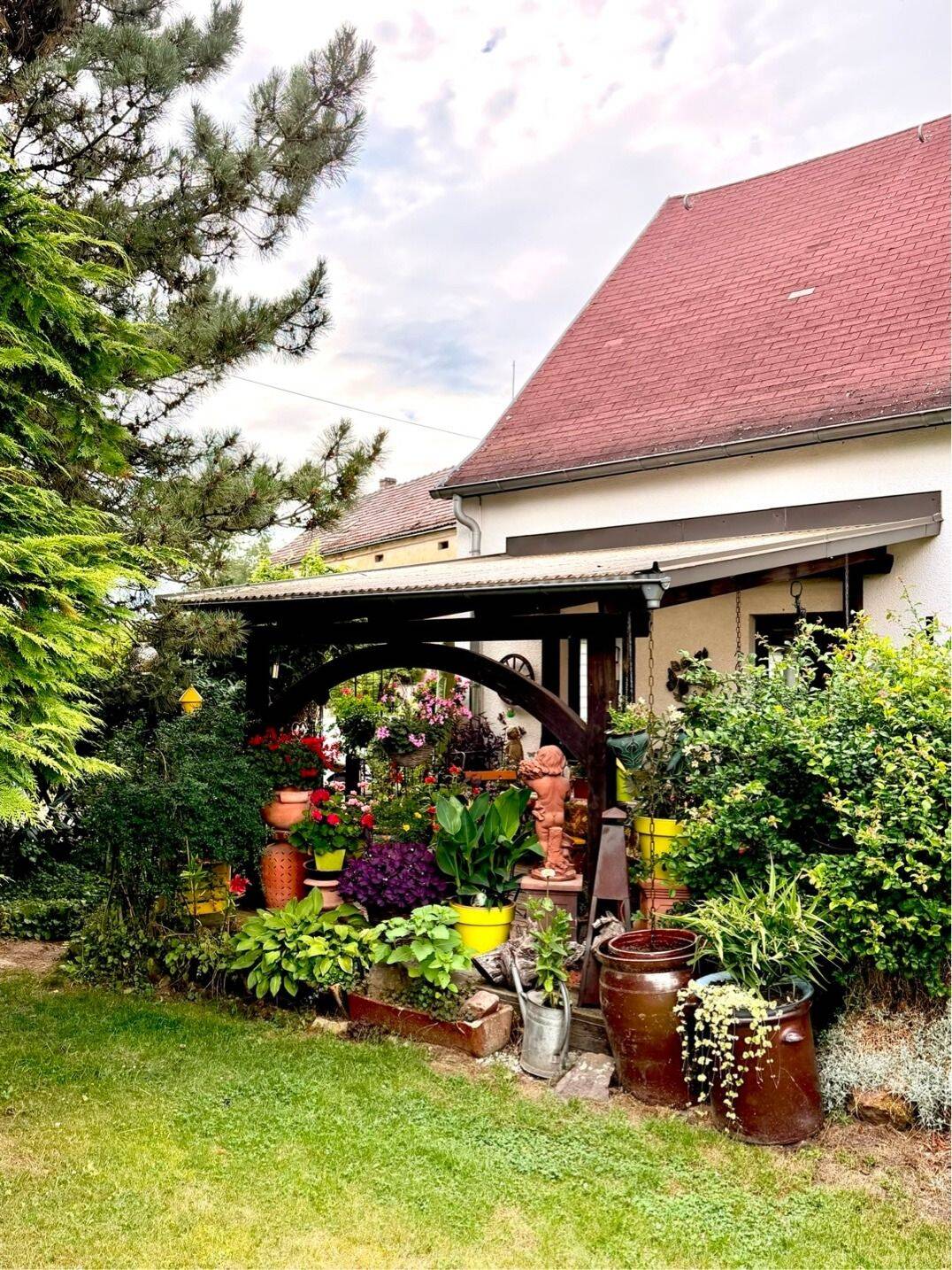 Vielseitiges Bauerngut mit Werkstatt, Garagen und großem Garten – Wohnen, Arbeiten und Verwirklichen, 4643 Geithain