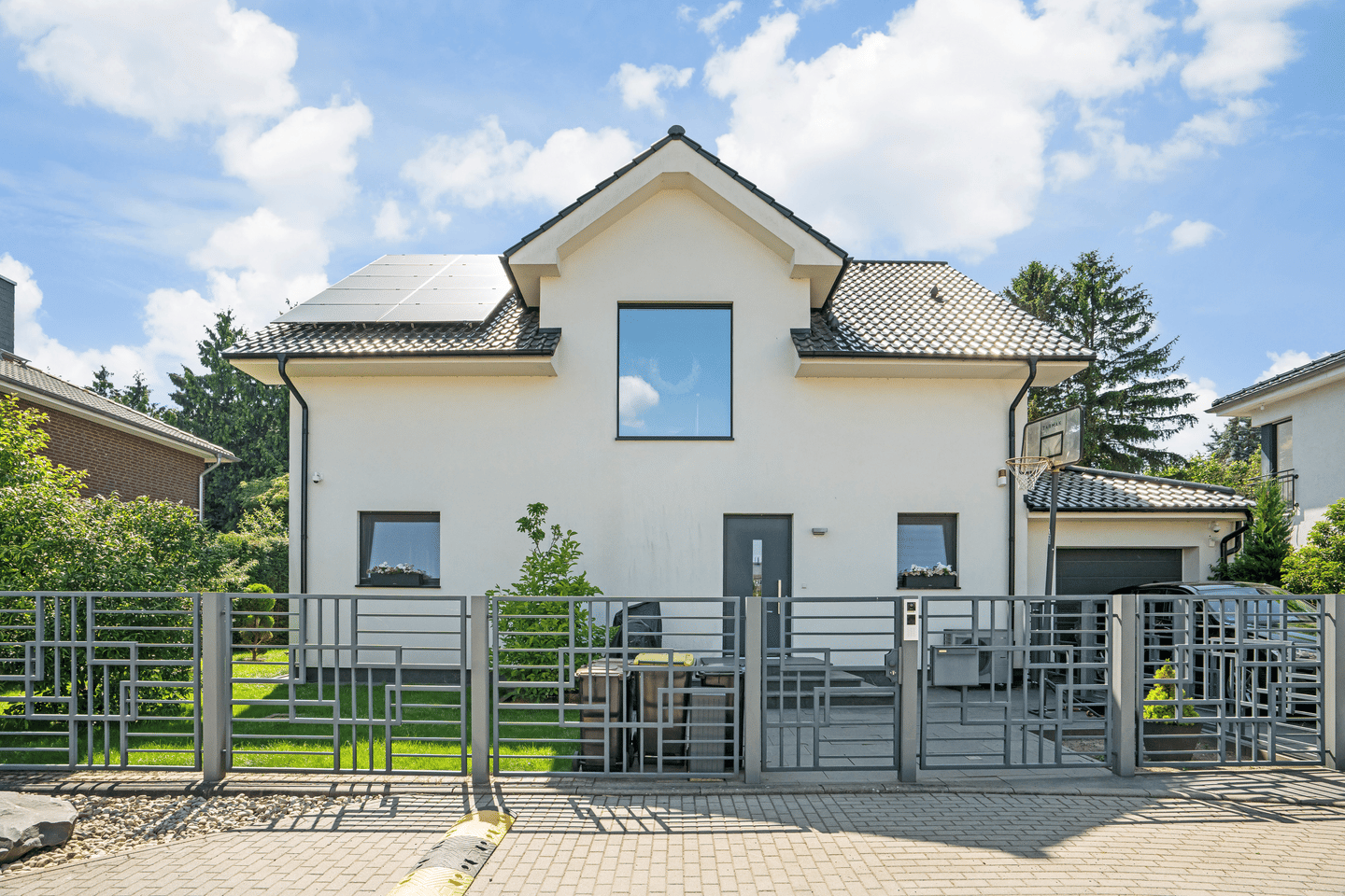 Exklusives Einfamilienhaus in Bestlage von Berlin-Rudow – moderne Technik trifft Familienidylle, 12355 Berlin (Neukölln Kolonie Platanenblick Rudow Siedl. An der Rudower Höhe)