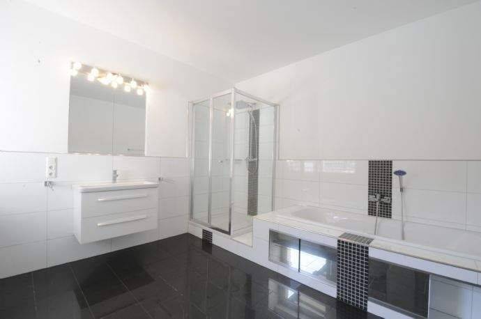 Wunderschöne 2-Zimmer Wohnung, Altbau – top saniert, modernes, großes Bad, sonniger Südwestbalkon, zentral, ruhig, 45219 Essen (Kettwig)