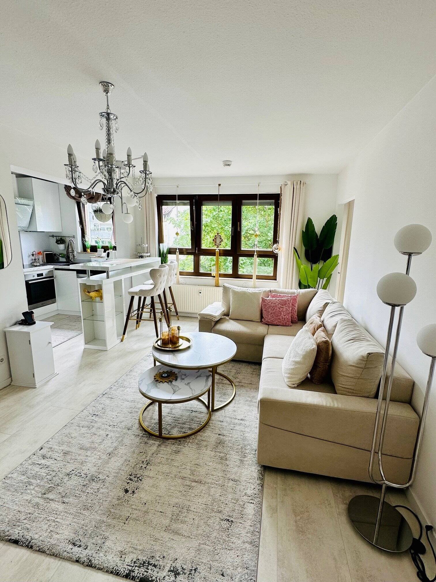 Hochwertige 2-Zimmer-Wohnung mit Einbauküche, TG-Stellplatz und Balkon. Ideal für Einpersonenhaushalt, 90480 Nürnberg (Gleißhammer Mögeldorf Tiergarten Weichselgarten Zerzabelshof)