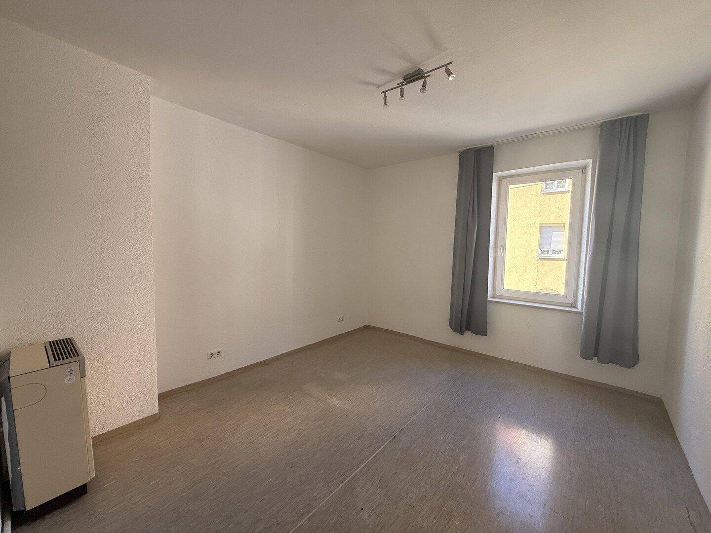 LEERSTEHEND & TOP PREIS – Renovierungsbedürftige 2 Zimmer Wohnung VON PRIVAT, 86154 Augsburg (Oberhausen)