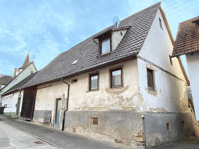 Altes Wohnhaus mit Stall und Scheune – Genehmigter Bau für ein 6 Familienhaus liegt vor (ca. 390 m² Wfl.), 74397 Pfaffenhofen