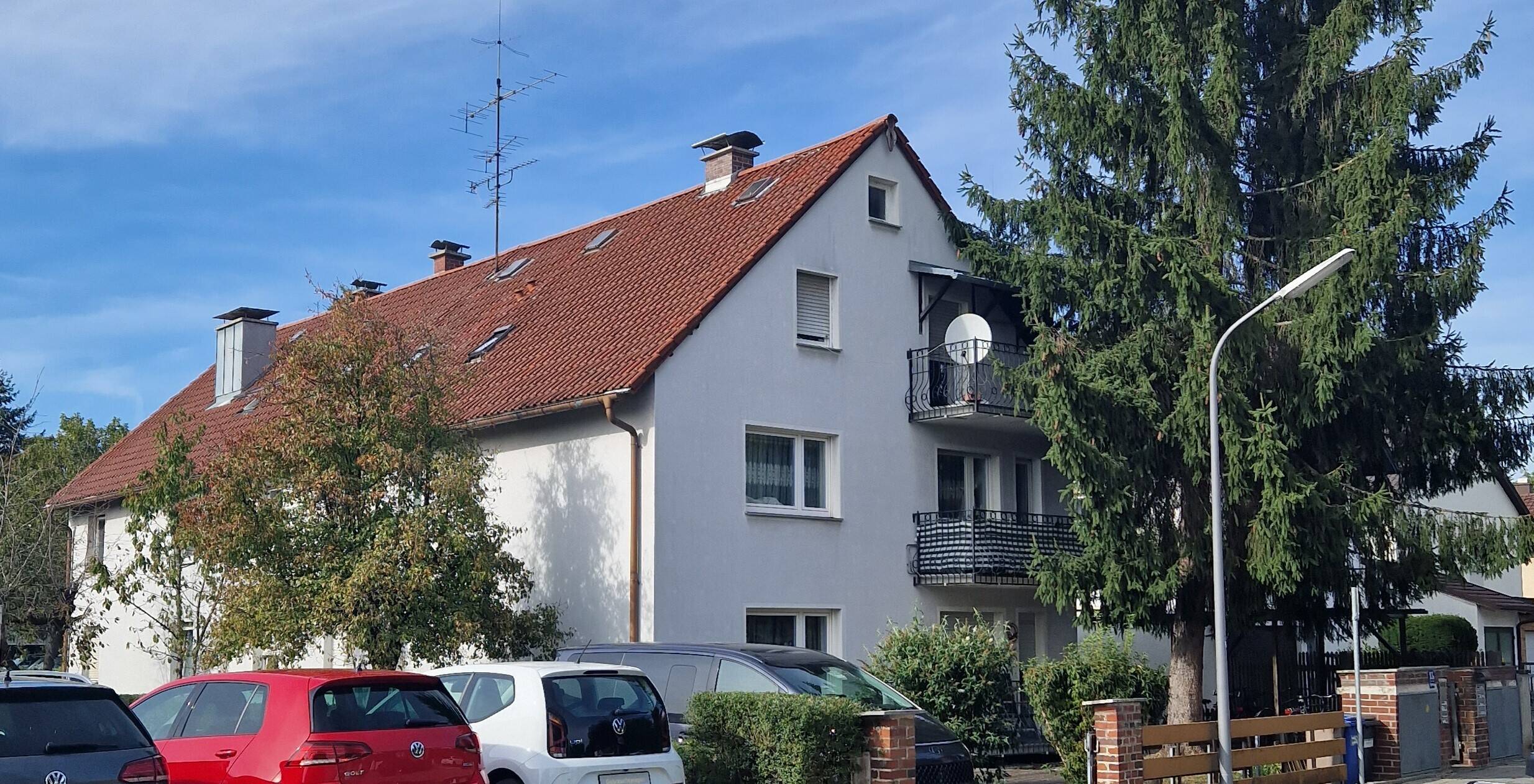 Rendite in bester Lage: Mehrfamilienhaus mit 4 Balkonen und Terrasse / Garten in Trudering, 81825 München (Berg am Laim Trudering-Riem)