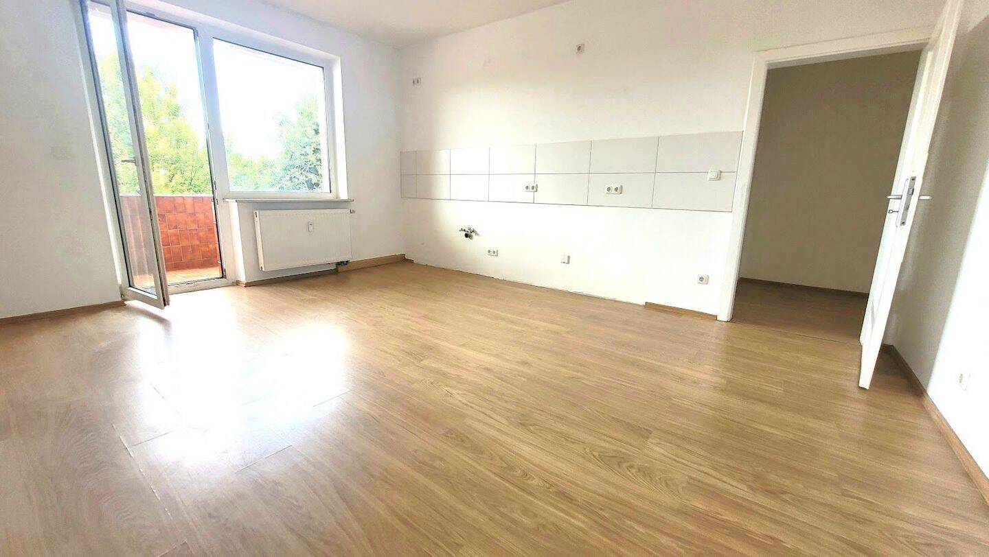 Frisch renovierte 2-Zimmer-Wohnung mit Balkon und großer Küche!, 45145 Essen (Frohnhausen Holsterhausen)