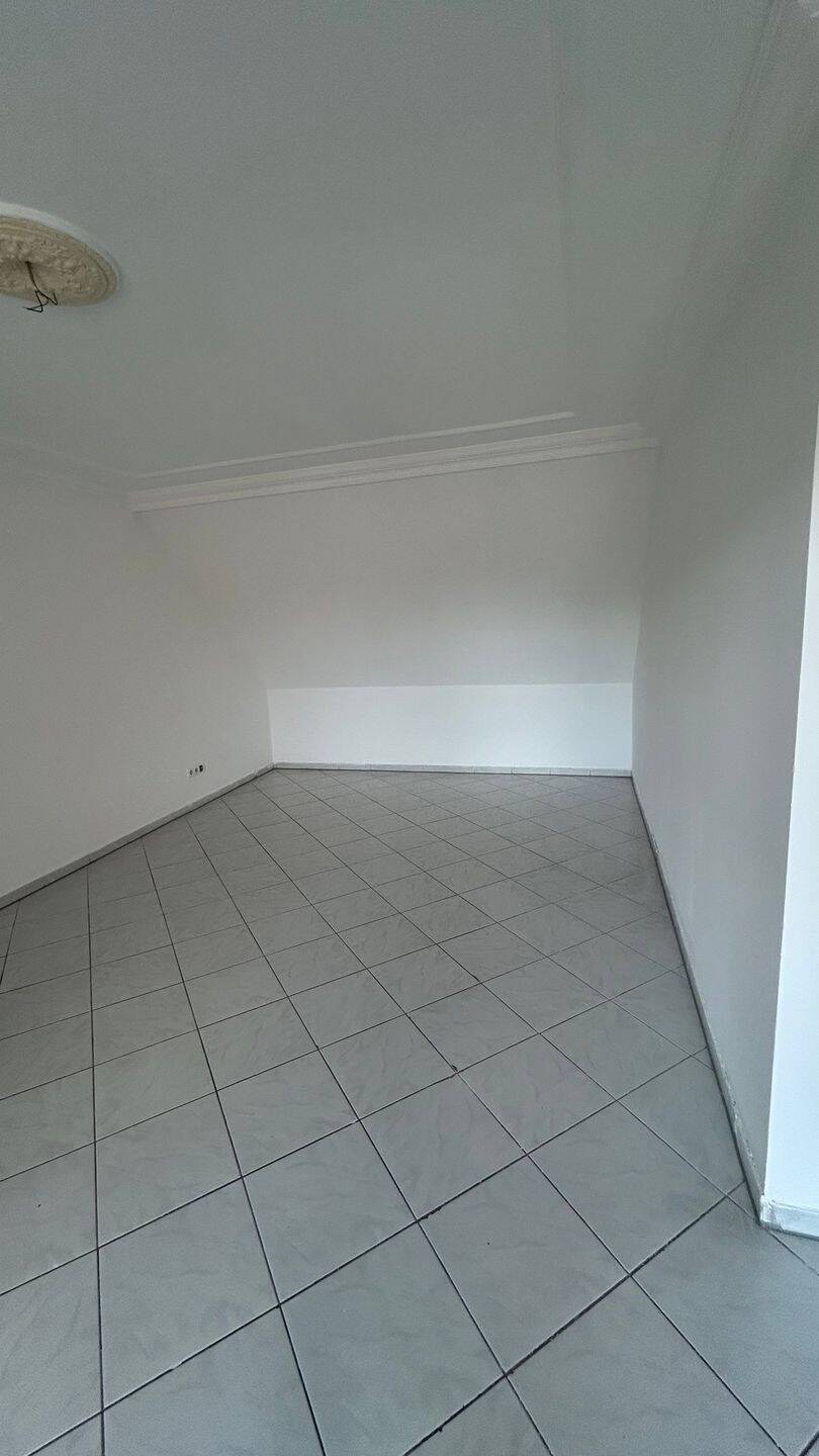 Zentrale 2 – Zimmer Wohnung mit Küche und Balkon, 33613 Bielefeld (Babenhausen Gellershagen Innenstadt)