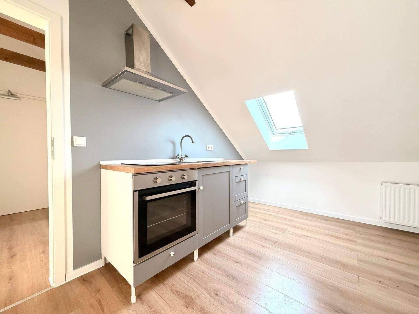 kernsaniert & energieeffizient in GoHo – 2 Zimmer DG Apartment mit EBK, 90429 Nürnberg
