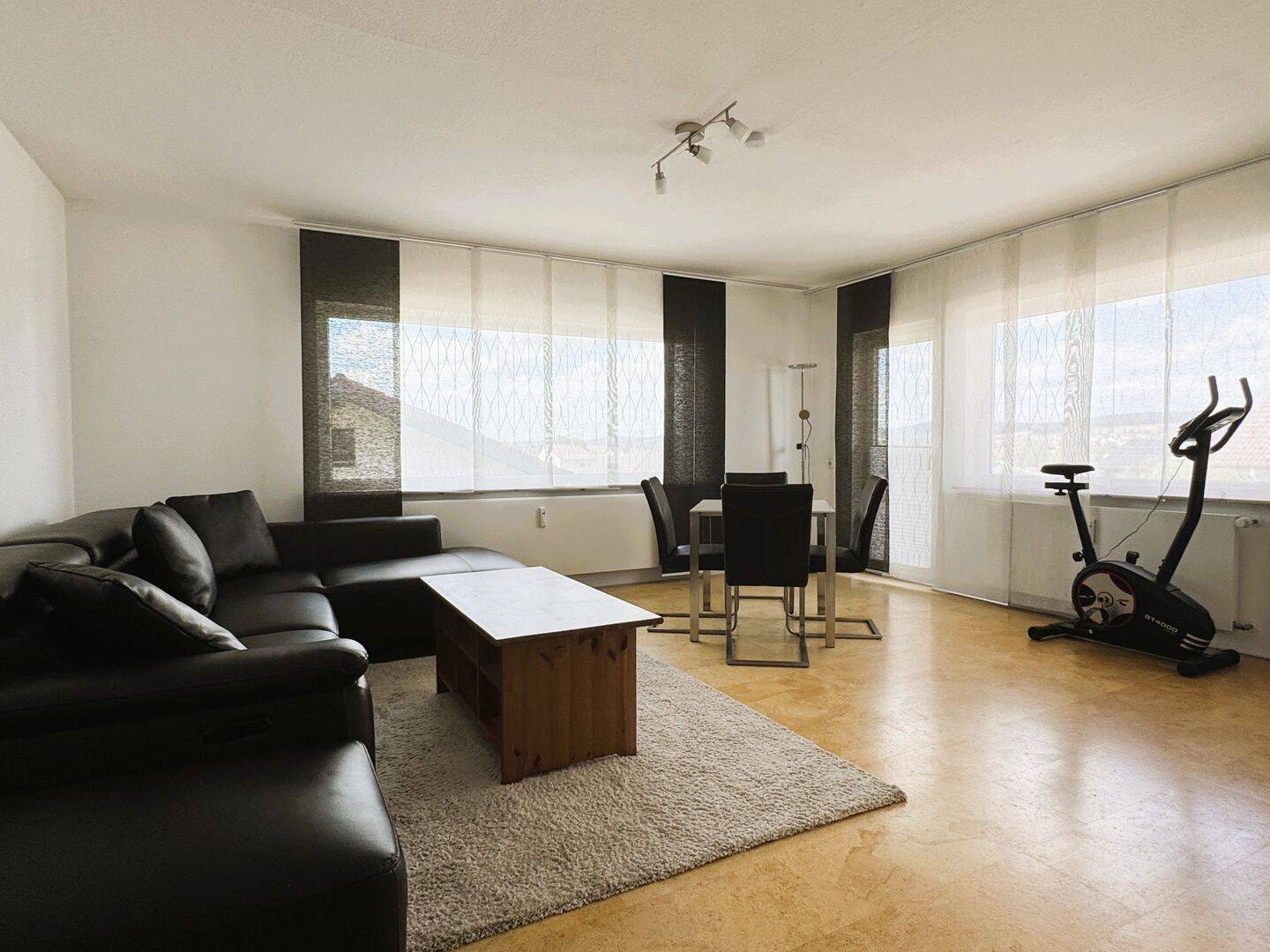 ***Modernisierte 3-Zimmer-Eigentumswohnung mit Balkon, Garage und großem Gemeinschaftsgarten in Solms-Albshausen***, 35606 Solms