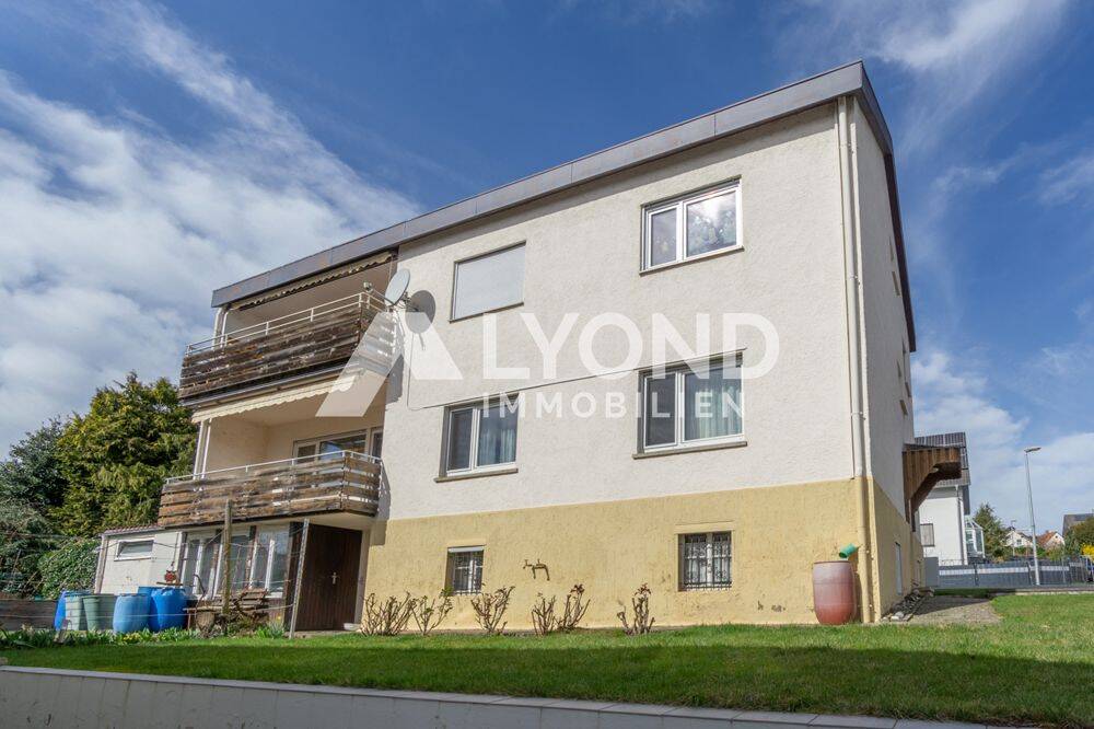 Mehrfamilienhaus mit Ausbaupotenzial, zwei Südbalkonen und Garagen in Sachsenheim, 74343 Sachsenheim