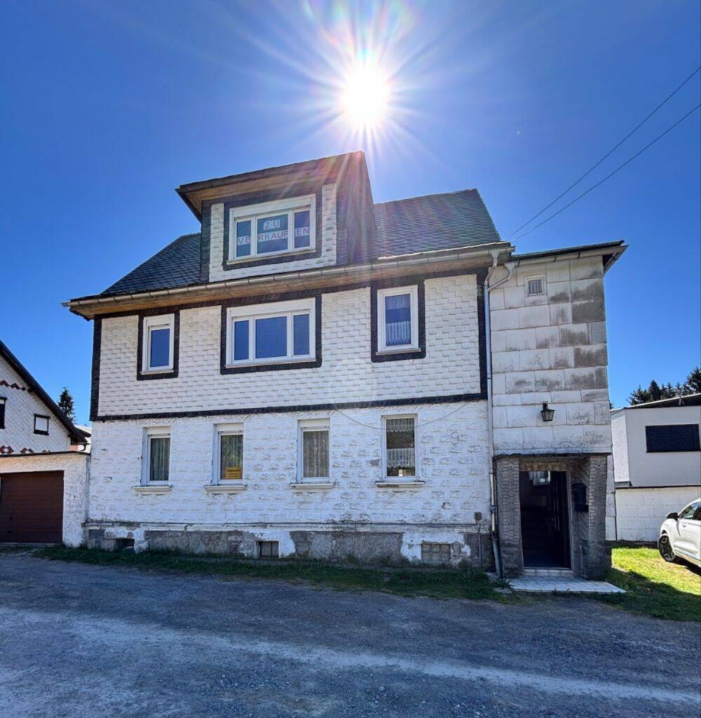 Solides Wohnhaus mit 1.559 m² Grundstück in idyllischer Waldrandlage – Viel Platz für Familie, Hobby und Wohnen, 96515 Sonneberg