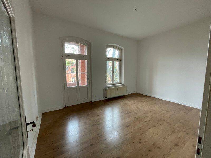 Zentrale 4-Zimmer-Wohnung mit zwei Balkonen sucht neuen Mieter!, 99096 Erfurt (Altstadt Brühlervorstadt Daberstedt Löbervorstadt Melchendorf)