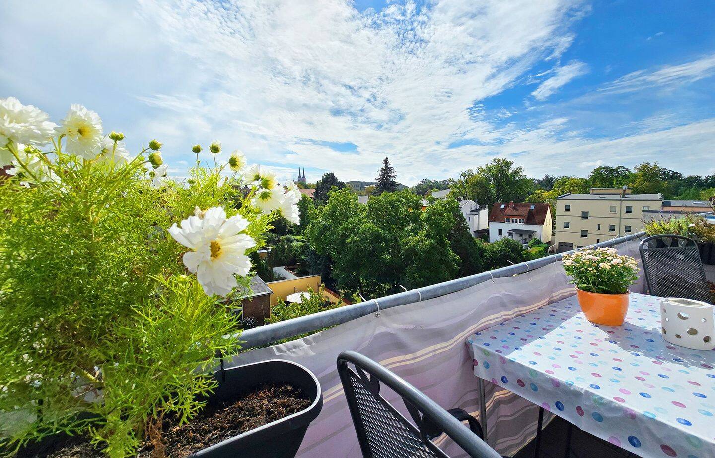 Platz zum Leben und Wohlfühlen – charmante Dachgeschosswohnung in Köthen, 6366 Köthen (Anhalt)
