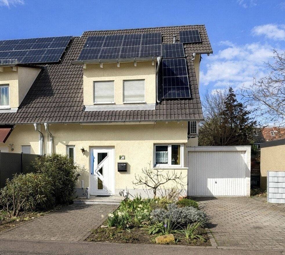 Moderne Doppehaushälfte mit Garten, Wärmepumpe & PV in Mannheim-Neckarau, 68199 Mannheim (Almenhof Neckarau)