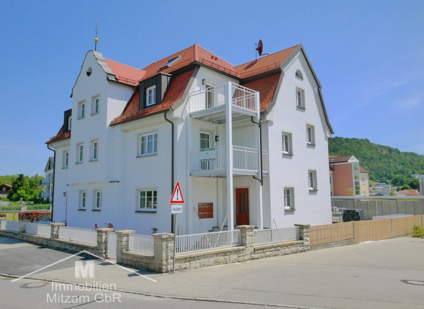 „Schmidl Villa“: Wunderschön Wohnen im sanierten Altbau mit EBk u. Carport in zentraler Lage am Sulzpark, 92339 Beilngries