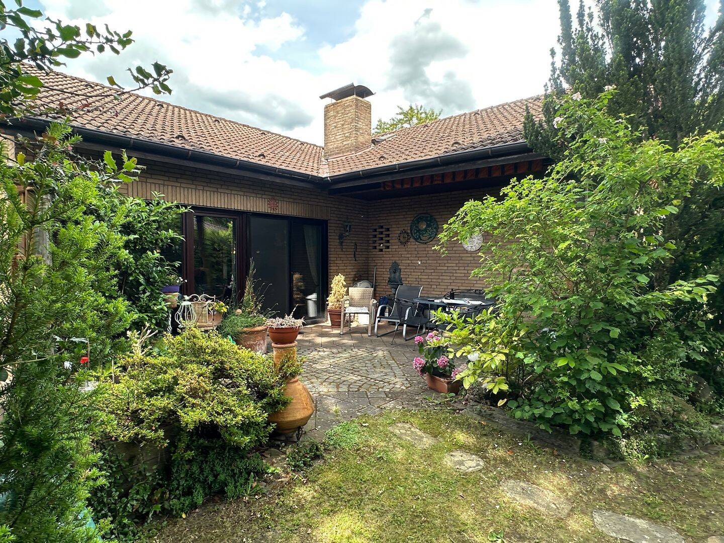 Großzügiges Einfamilienhaus mit schönen Garten in Edemissen !!, 31234 Edemissen