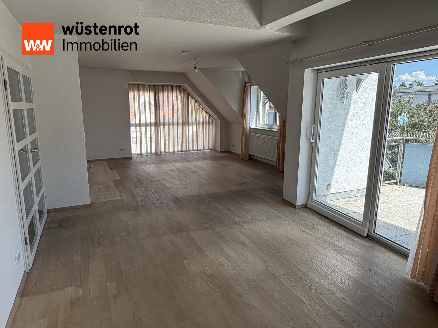 Großzügige Maisonettewohnung in zentraler und ruhiger Stadtlage mit 2 Tiefgaragenplätzen und einem Stellplatz im Freien, 74405 Gaildorf