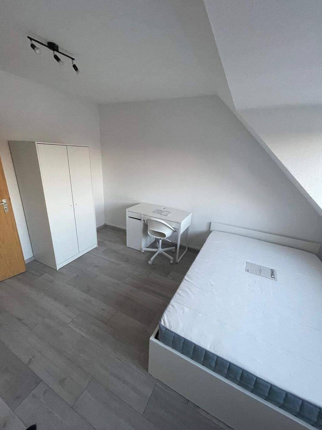 Möblierters WG-Zimmer in angenehmer Studenten-WG, 90408 Nürnberg (Großreuth h. d. Veste Gärten h. d. Veste Maxfeld Nordbahnhof Sankt Johannis)