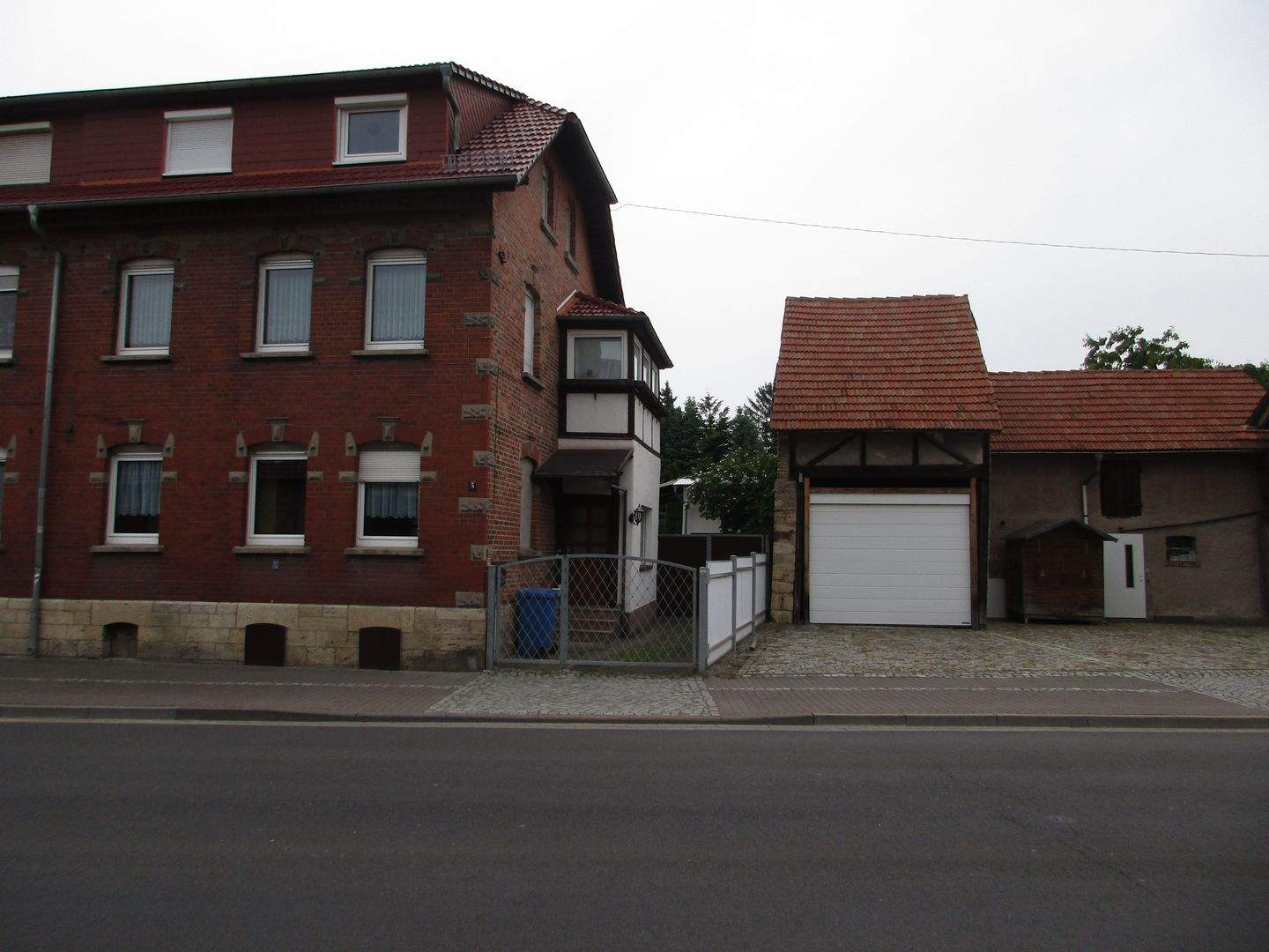 Doppelhaushälfte mit großem Grundstück im Zentrum von Kranichfeld, 99448 Kranichfeld