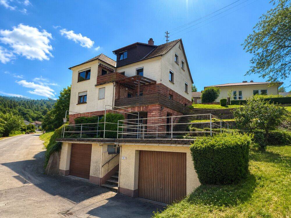 Wohnen in ruhiger Lage: Großzügiges 1- bis 2-Familienhaus mit herrlichem Weitblick!, 97896 Freudenberg
