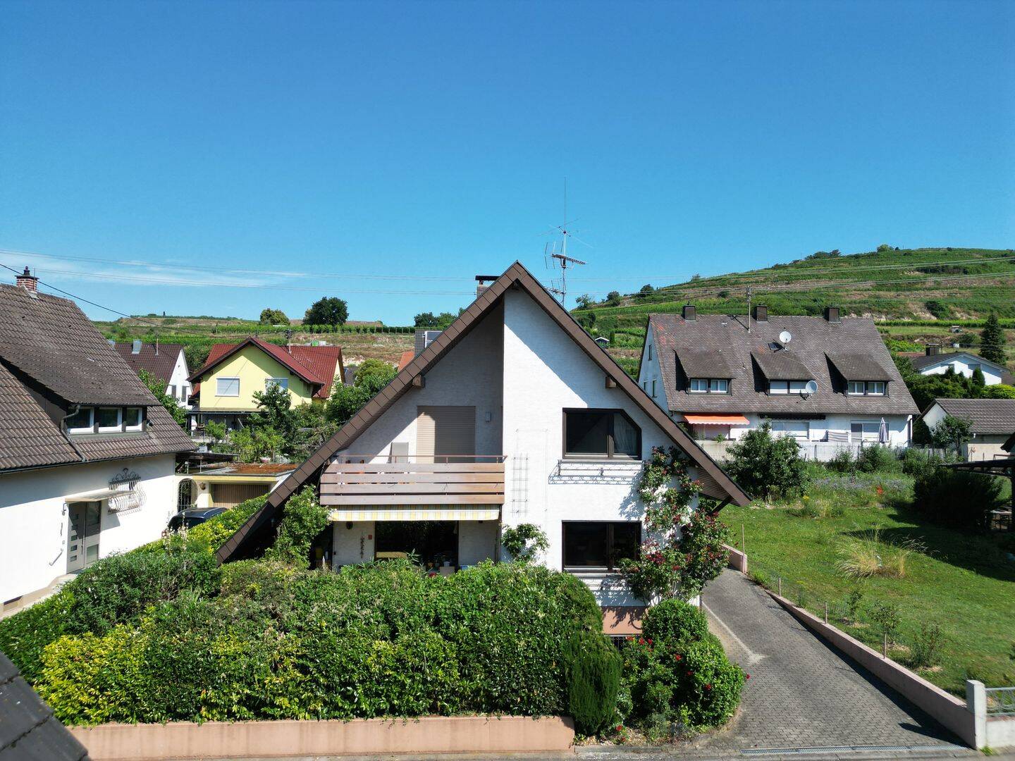 Viel Platz, viele Möglichkeiten – Großzügiges Zweifamilienhaus in bester Wohnlage von Ihringen, 79241 Ihringen