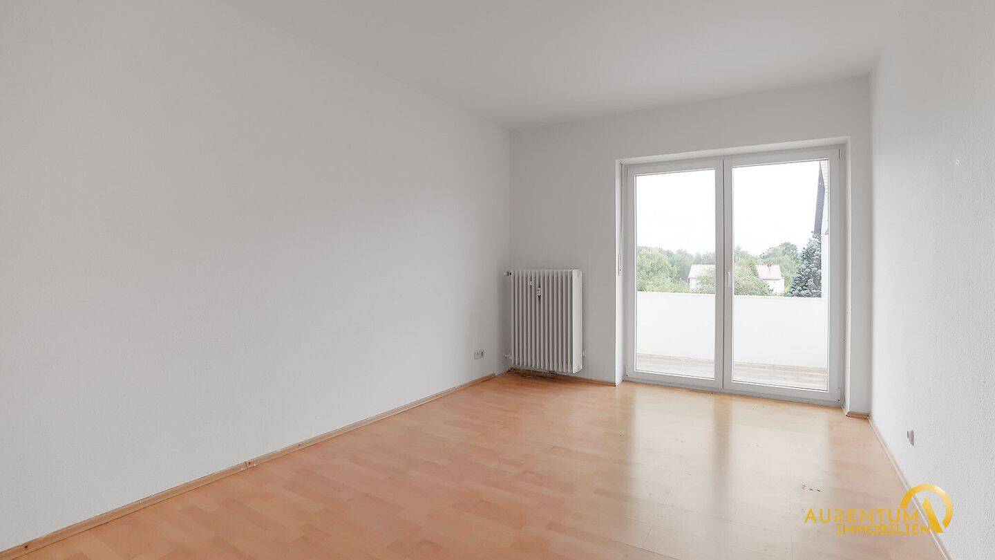 4,5 % RENDITE! -Helle 2 Zimmer Wohnung mit Balkon und Garagenstellplatz in ruhiger Lage zu verkaufen, 92421 Schwandorf