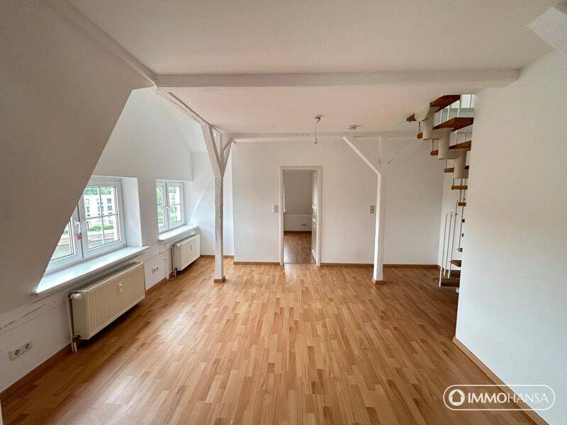++ Über den Dächern Lübecks: Großzügige Dachgeschosswohnung direkt an der Trave ++, 23552 Lübeck (Innenstadt)
