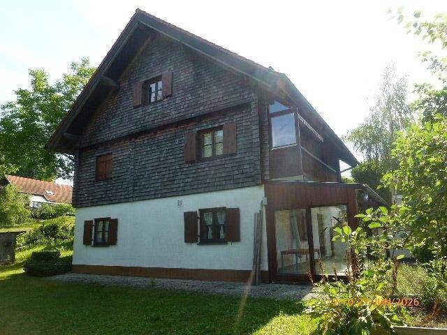 Ländliches Domizil mit Einliegerwohnung und herrlichem Grundstück in ruhiger Lage, 84092 Bayerbach b. Ergoldsbach