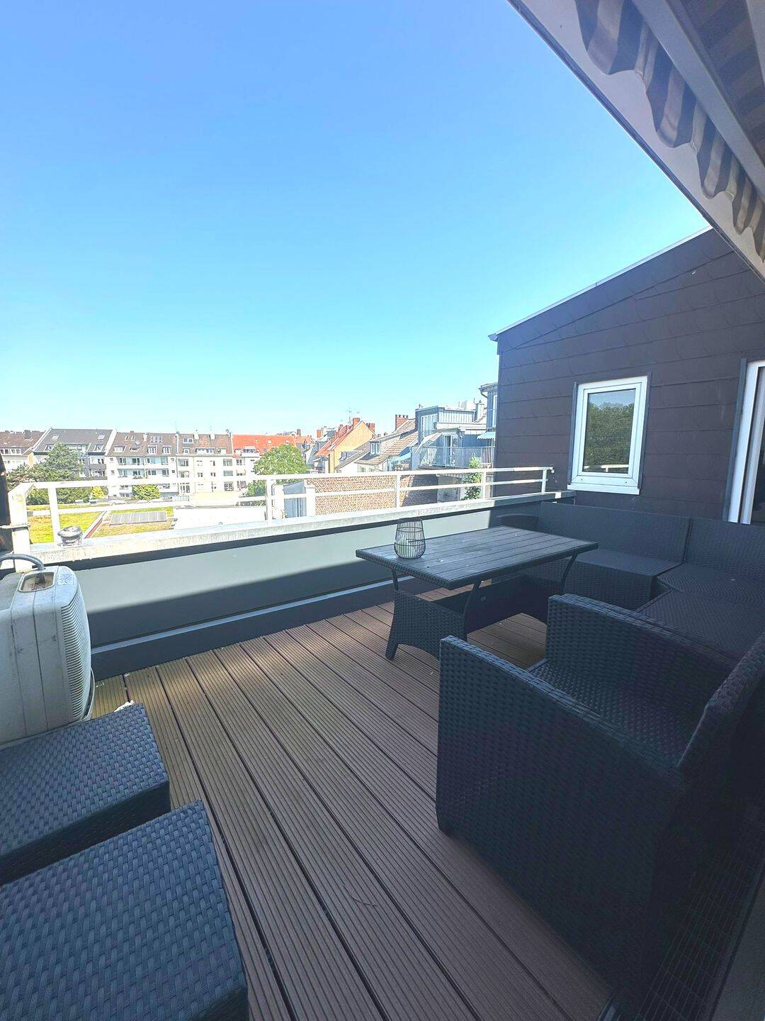 Exclusive, hochwertig möblierte 3 Zi Terrassenwohnung mit Whirlpool für mind. 12 Monate zu vermieten, 40476 Düsseldorf (Derendorf Golzheim Pempelfort)
