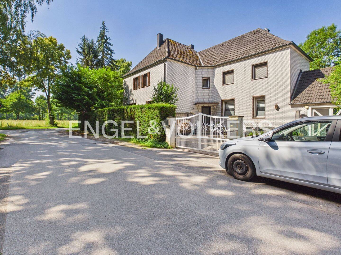 Wohnung mit Maisonette-Charakter auf ca. 112 m² Gesamtfläche am Hülser Berg, 47839 Krefeld (Hüls Hülser Berg Inrath/Kliedbruch)