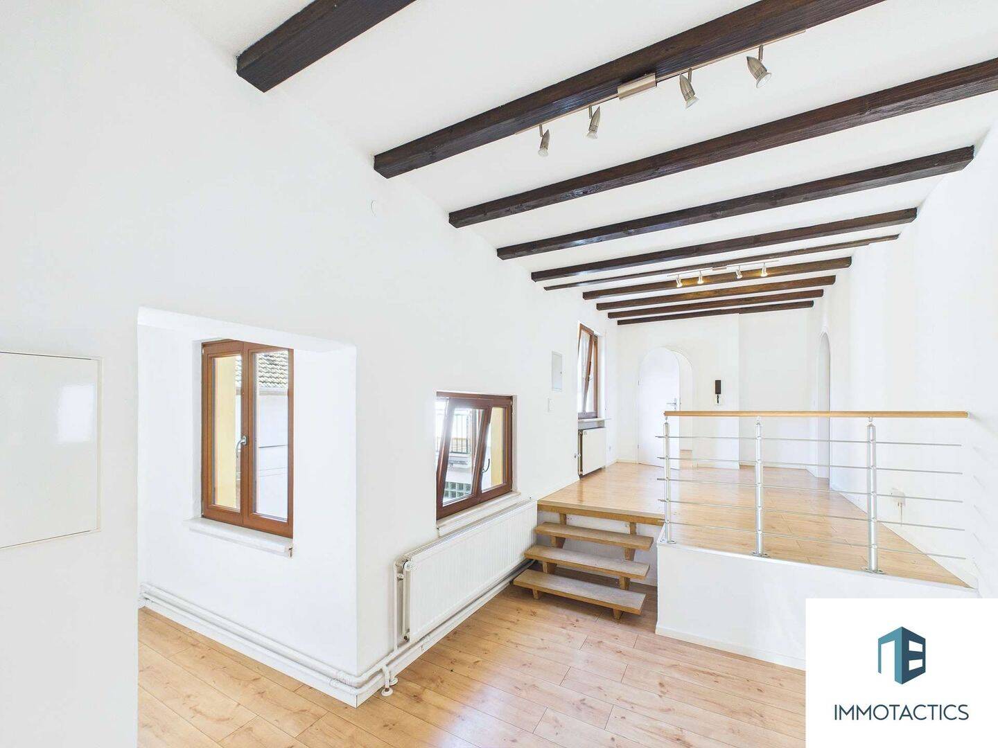 Bezugsfreies Einfamilienhaus mit vermieteter Einliegerwohnung, Innenhof, Dachterrasse und Scheune, 55270 Jugenheim in Rheinhessen