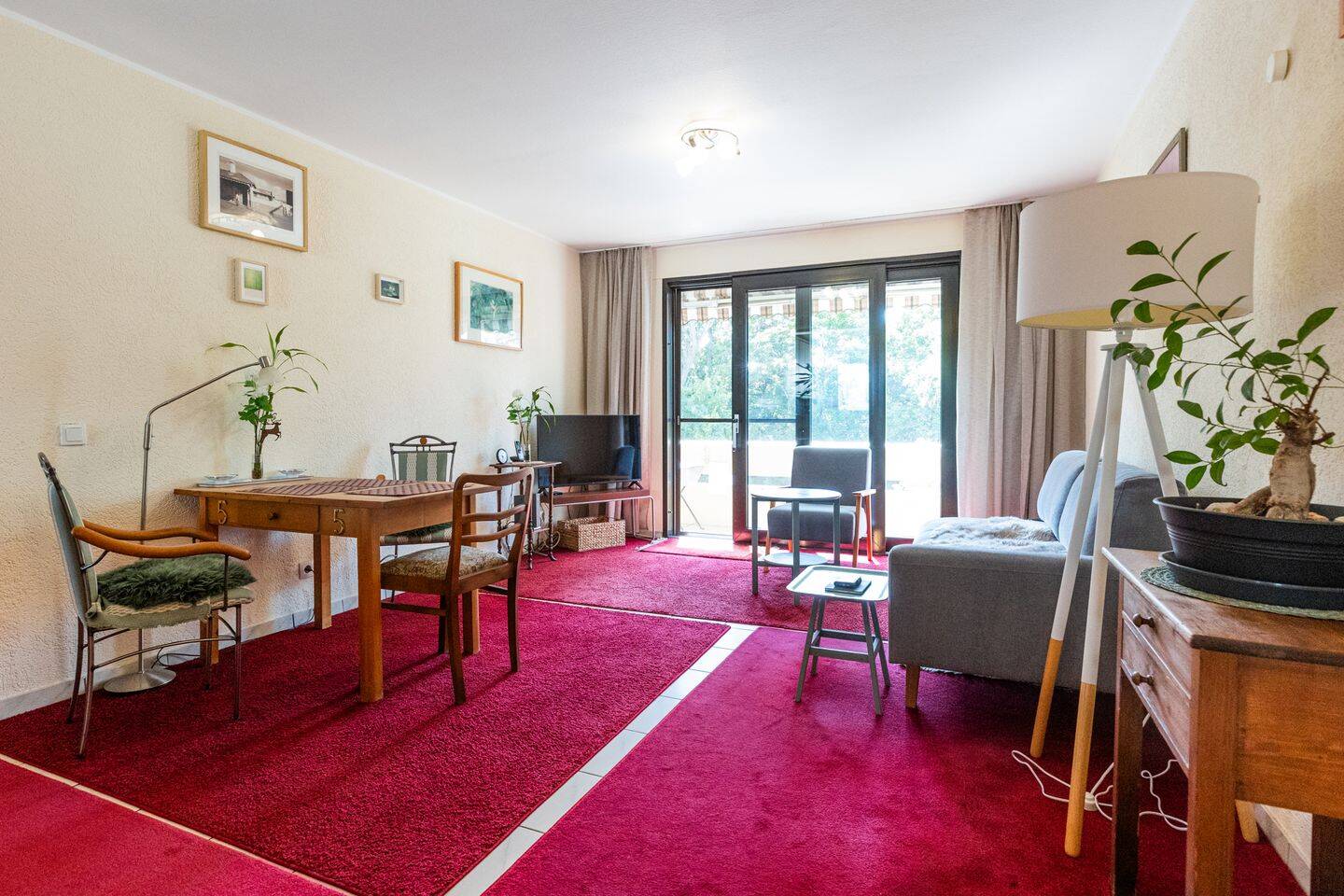 Vermietete 3-Zimmer-Wohnung mit 2 Balkonen, Stellplatz und Tageslichtbad, 55246 Wiesbaden (Mainz-Kostheim)