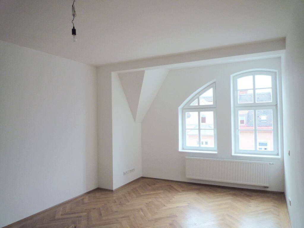 Helle 4-Zimmer-Dachgeschoss-Wohnung mit Balkon in der Maxvorstadt, 80799 München (Maxvorstadt Schwabing-Freimann Schwabing-West)