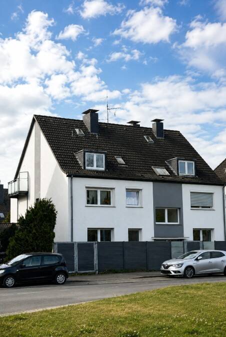 Exklusives Mehrfamilienhaus mit drei vermieteten Wohneinheiten, Balkonen und weiterem Ausbaupotenzial Hohe Wohnquali…, 45359 Essen (Bedingrade Frintrop Schönebeck)