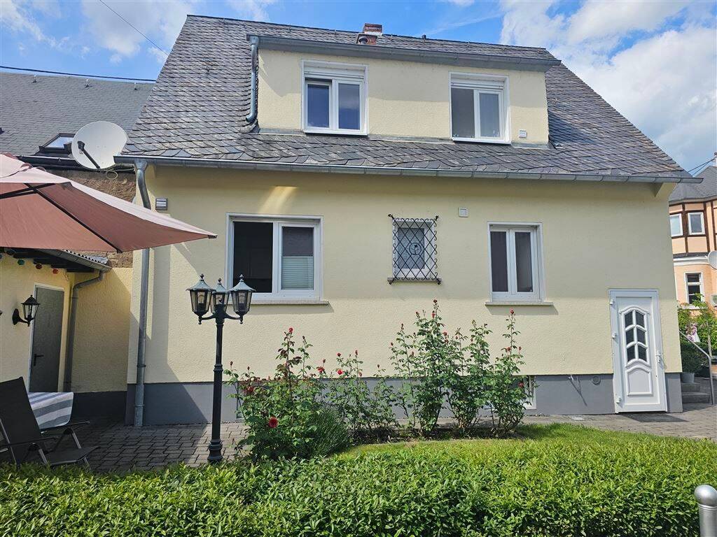 Stilvolles Rheininselhaus mit Garten, Garage & Rheinblick – kernsaniertes Zuhause auf Niederwerth, 56179 Niederwerth