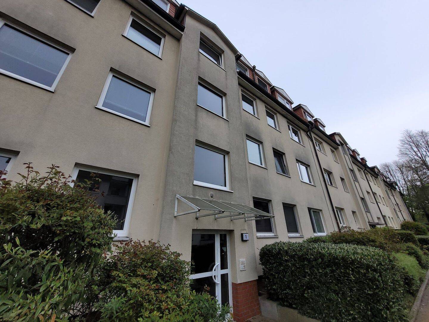 Frisch renovierte Wohnung mit Balkon und Badewanne, 21079 Hamburg (Harburg)