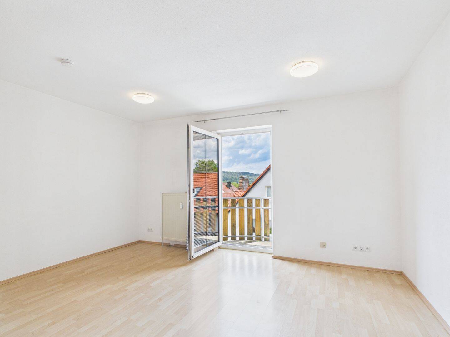 VERMIETUNG: Helle 1-Zimmer-Wohnung inkl. Sonnenbalkon zu vermieten, 95466 Weidenberg