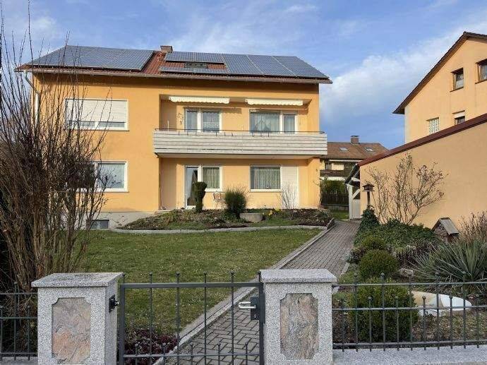 ****gemütliche 3-Zimmer-Wohnung – DG – mit Gartennutzungsmöglichkeit und Garage****, 91315 Höchstadt a.d. Aisch