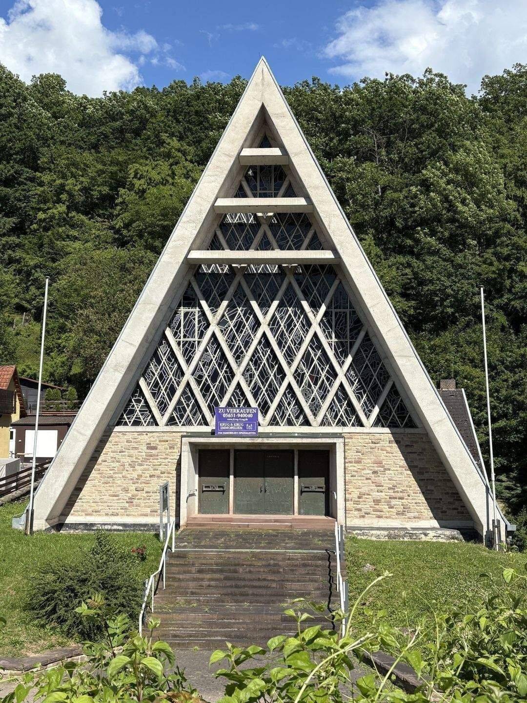 DER BESONDERE ORT ZUM WOHNEN, göttliches Kirchengebäude mit Gemeinderäumen, Stellplätze, zur gewerblichen oder privaten Nutzung, Meinhard-Grebendorf, 37276 Meinhard