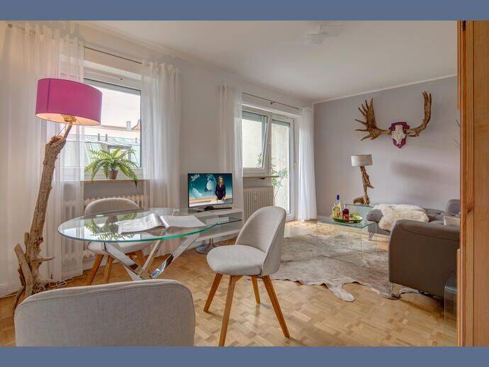 Möbliert: Möblierte Wohnung im Chalet-Stil, 81541 München (Au-Haidhausen Obergiesing Ramersdorf-Perlach)