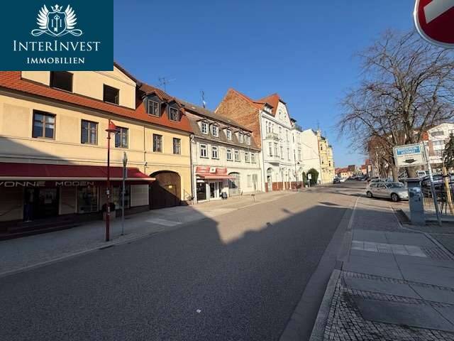 Wohn- und Geschäftshaus mit großem Entwicklungspotenzial direkt am Marktplatz in Burg bei Magdeburg, 39288 Burg