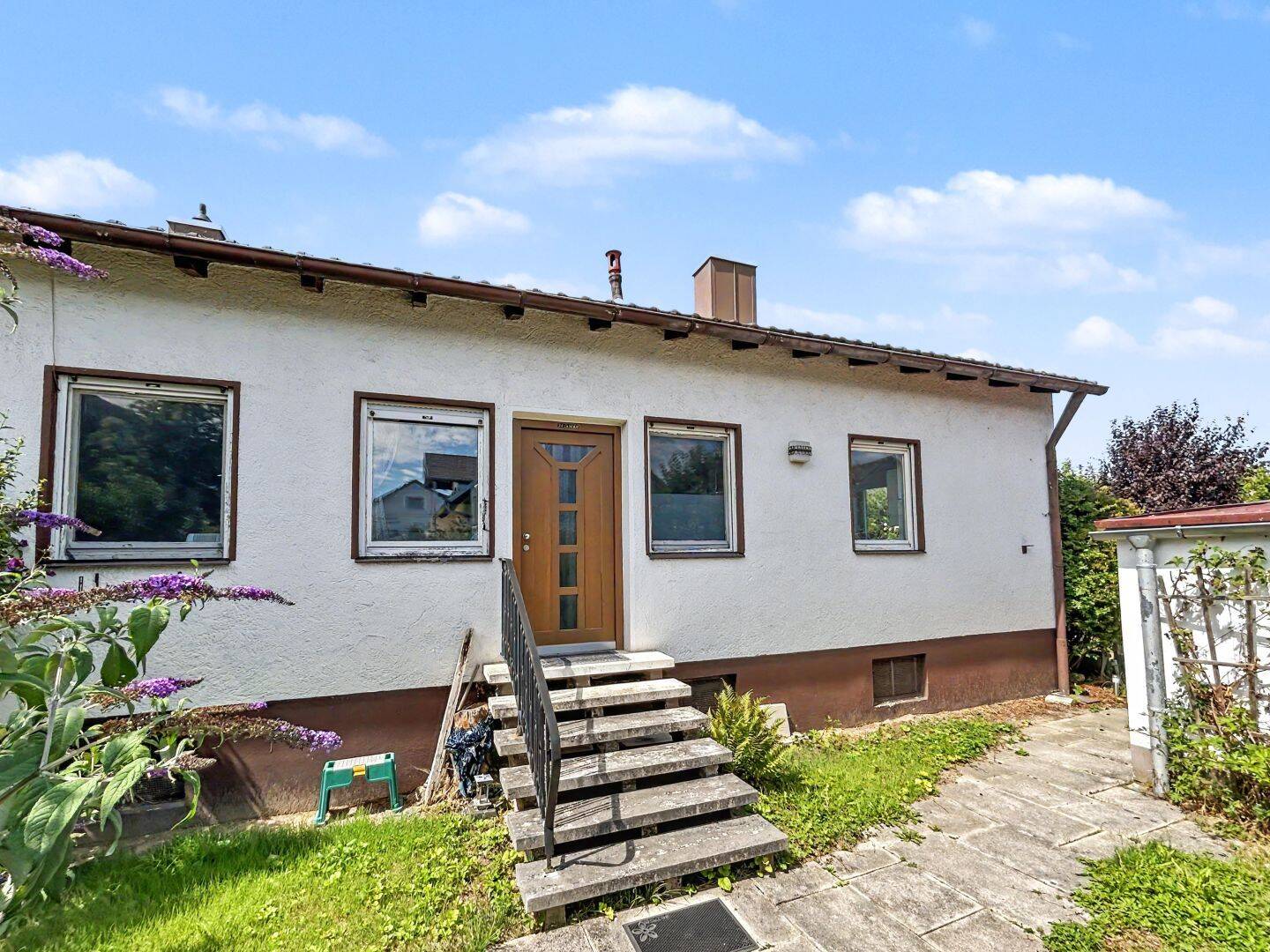 Sanierungsbedürftiges Einfamilienhaus mit Potenzial auf ruhigem Grundstück im Ingolstädter Südwesten, 85051 Ingolstadt