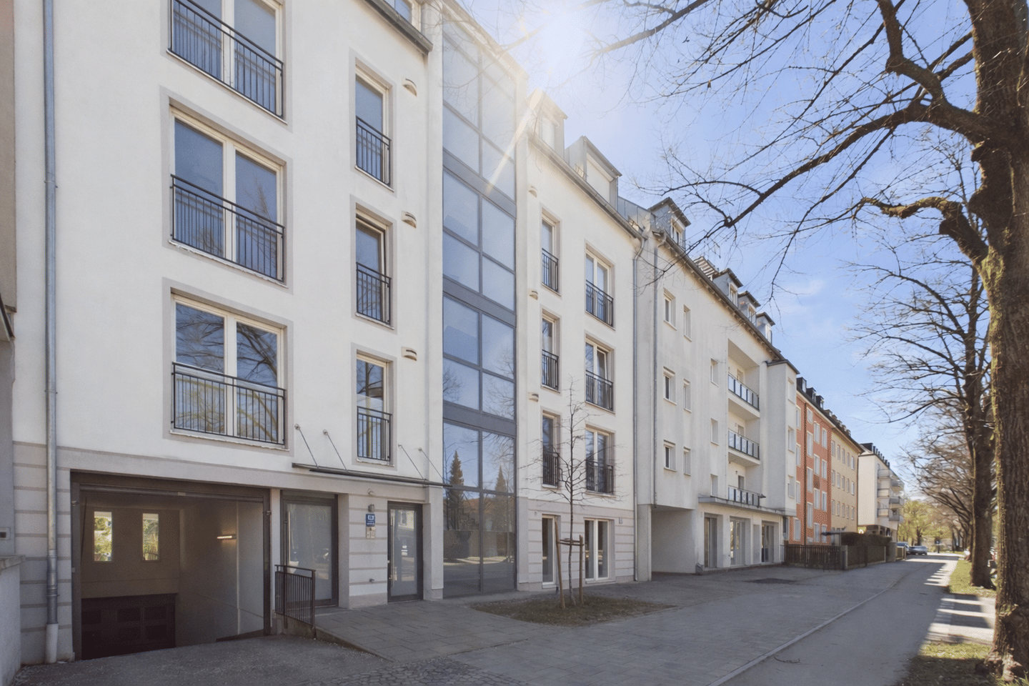 Lichtdurchflutetes Wohnen auf zwei Ebenen – Galeriewohnung mit ruhiger Dachterrasse in Sendling, 81369 München (Sendling Sendling-Westpark Thalk. Obersendl.-Forsten-Fürstenr.-Solln)
