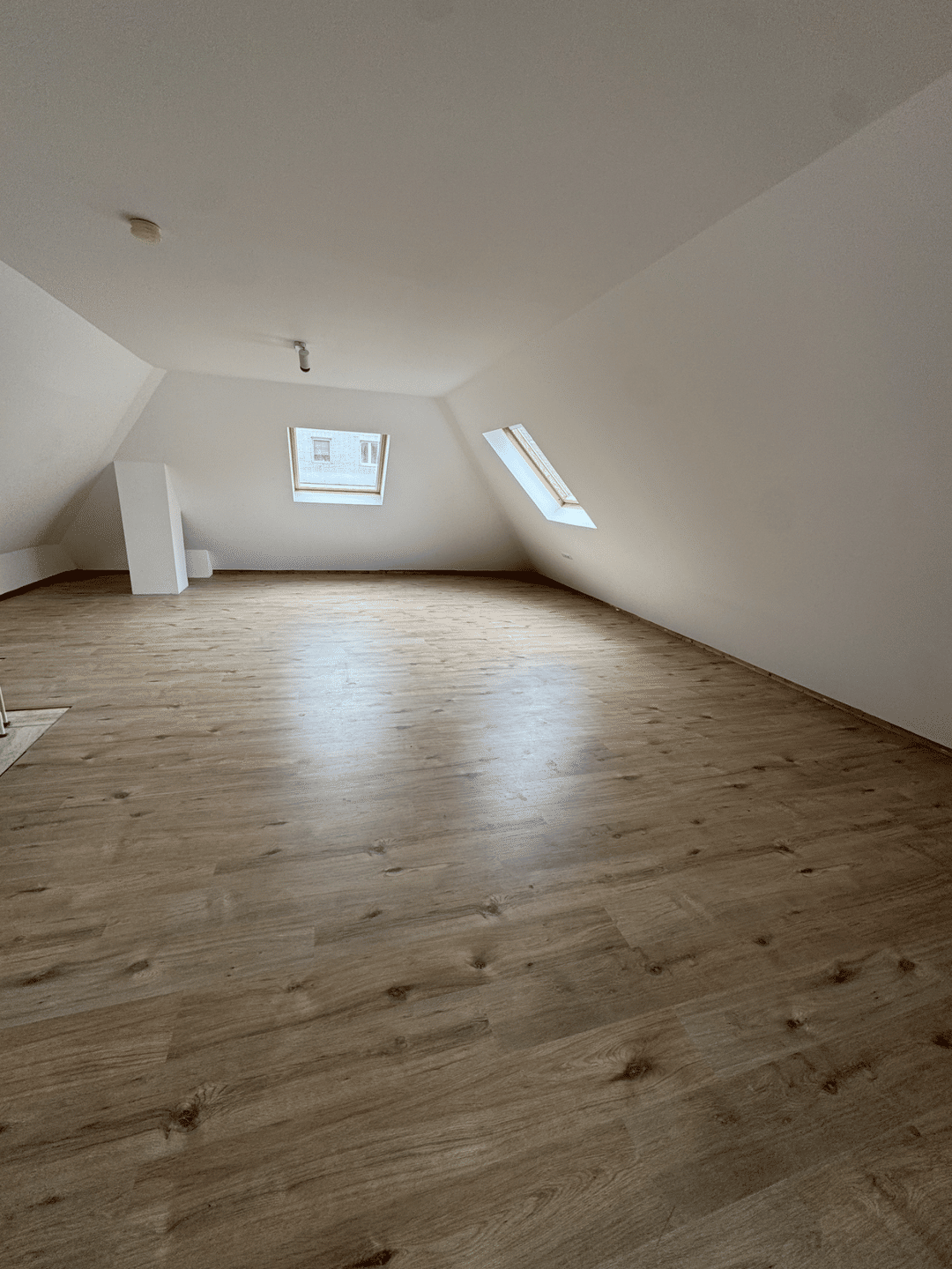 Frisch renovierte 4 Zimmer Maisonetten Wohnung mitten in Köln, 50827 Köln (Ehrenfeld Bickendorf Neuehrenfeld Ossendorf)