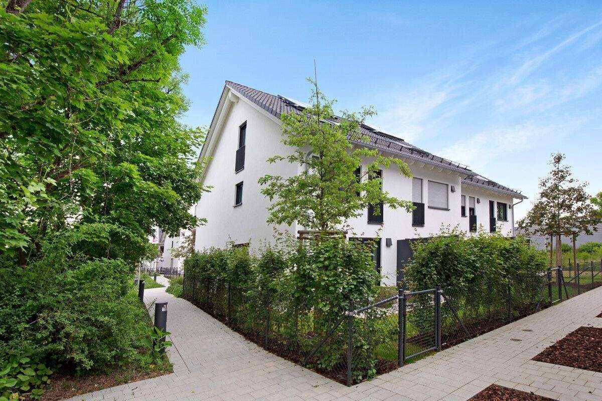 Bezugsfertiges 4-Zimmer-Haus mit Süd-Terrasse und eigenem Garten, 80999 München (Allach-Untermenzing)