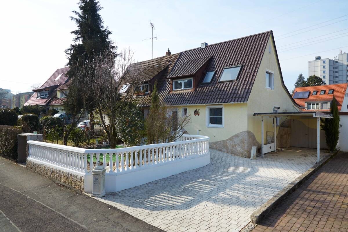 Einfamilienhaus/Doppelhaushälfte in ruhiger Lage, 70437 Stuttgart (Freiberg Mönchfeld Rot Zazenhausen Zuffenhausen)