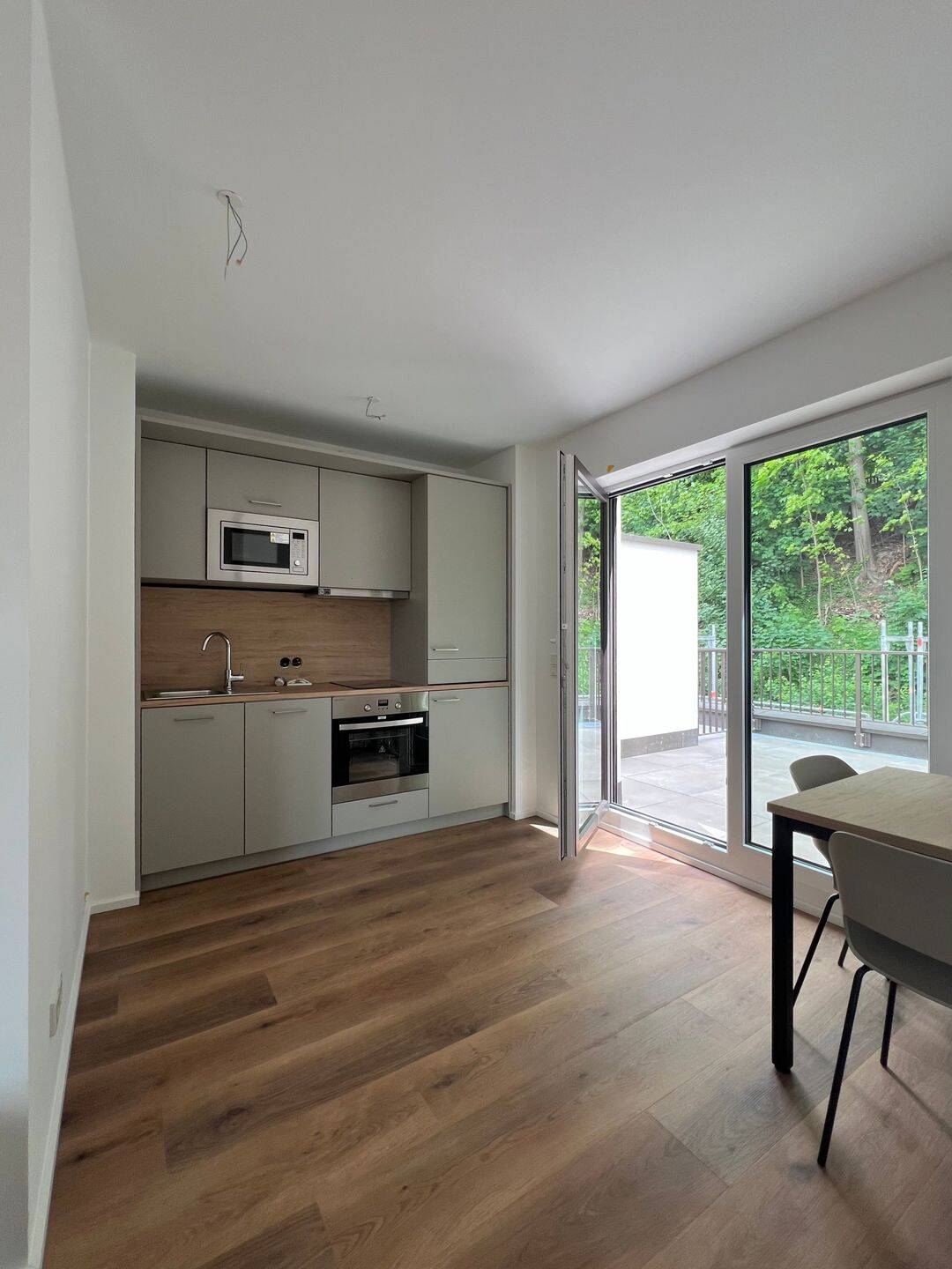 Moderne möblierte Dachterrassenwohnung im 4. OG – zentral gelegen in Landshut, 84036 Landshut